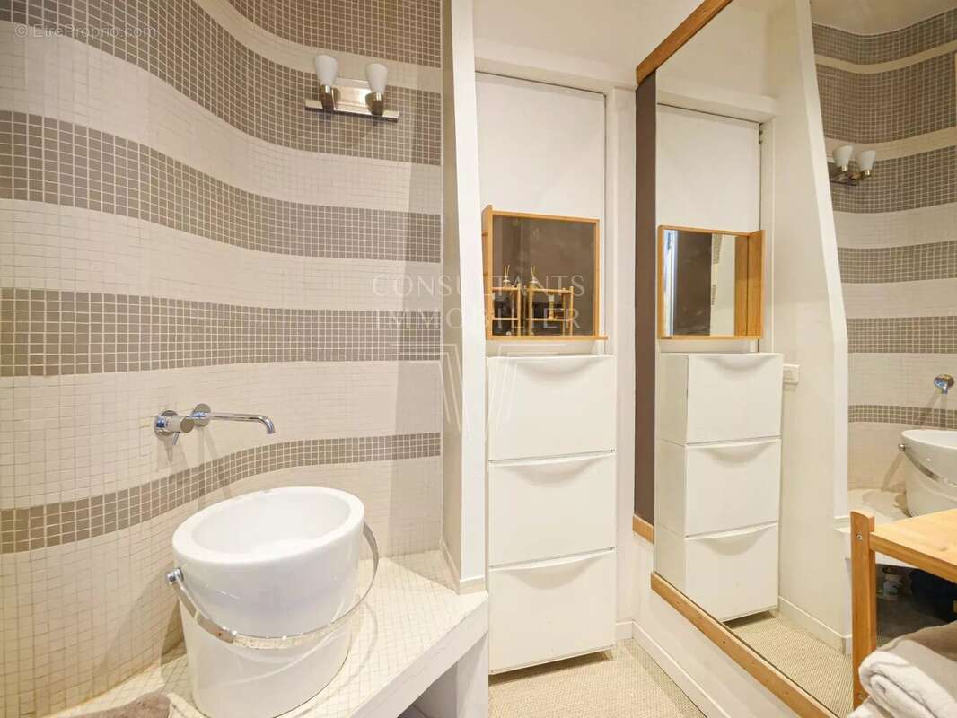 Appartement à PARIS-16E