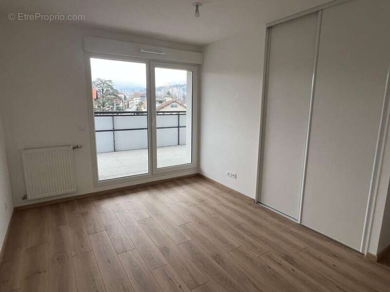 À vendre – Appartement T4 attique traversant de 106,15 m² avec terrasses et vue dégagée à Annemasse (74) - photo 8