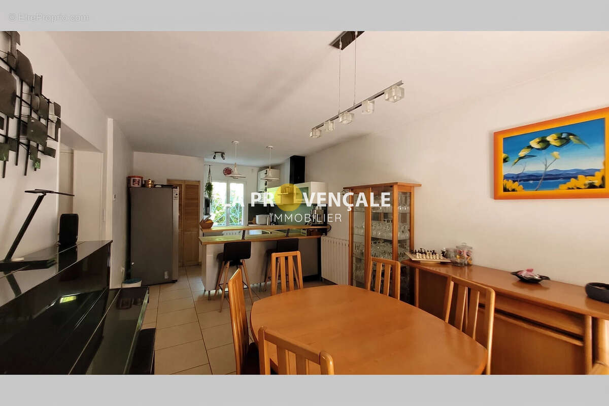 Maison 113 m² à Saint-Savournin  - photo 4