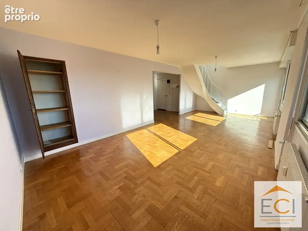 A VENDRE - Appartement duplex 3 chambres - Quartier Mairie - photo 5