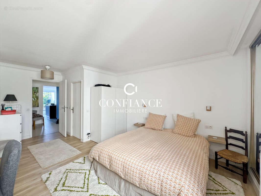 Appartement à SAINT-LAURENT-DU-VAR
