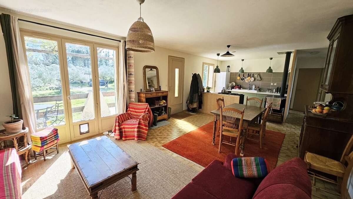 Maison à MONTAREN-ET-SAINT-MEDIERS