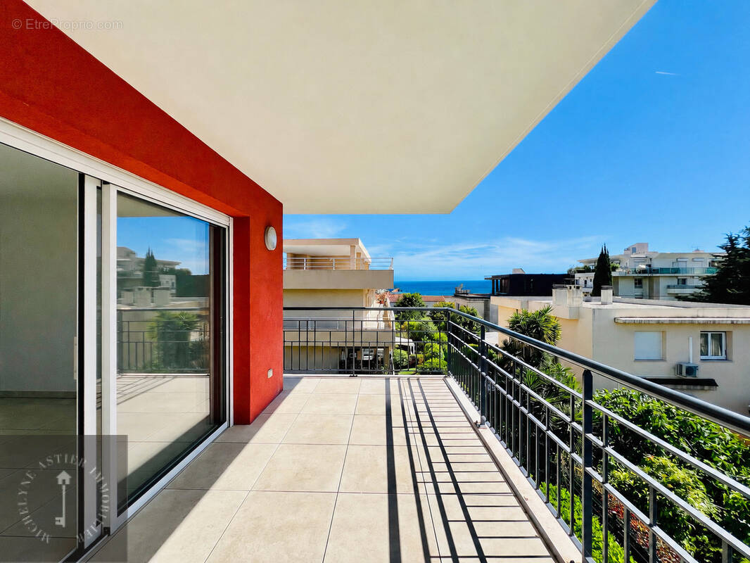 Appartement à SAINT-LAURENT-DU-VAR