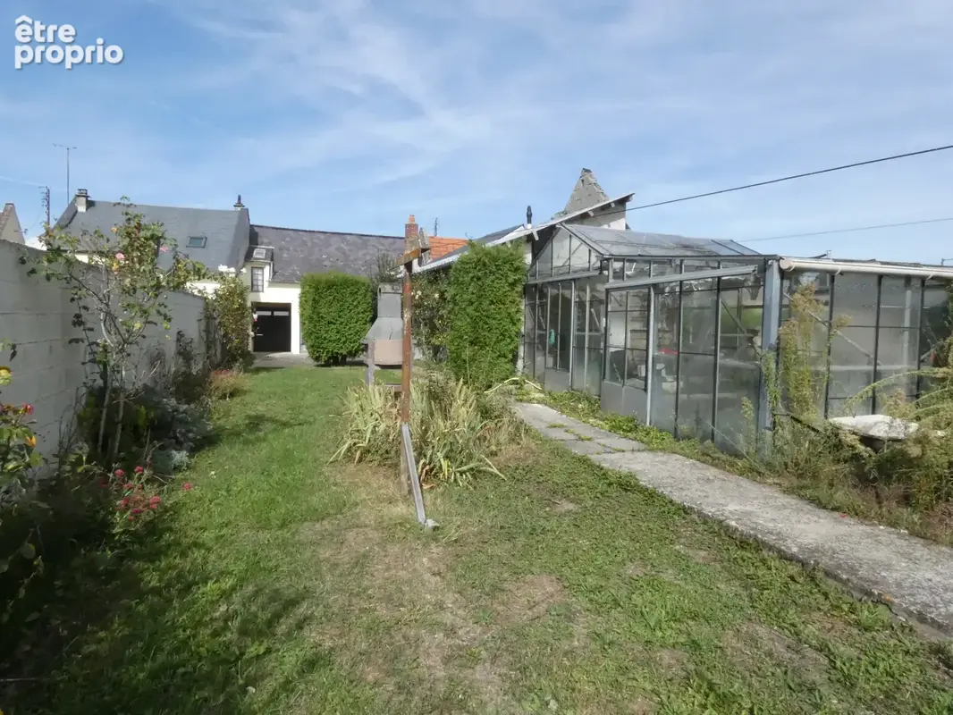 À Vendre : Maison de Caractère avec Jardin et Dépendances à Crépy (02) - photo 15