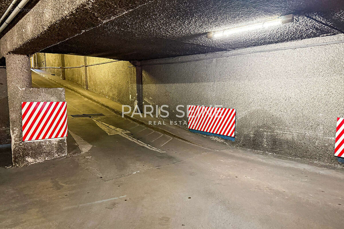Parking à PARIS-19E