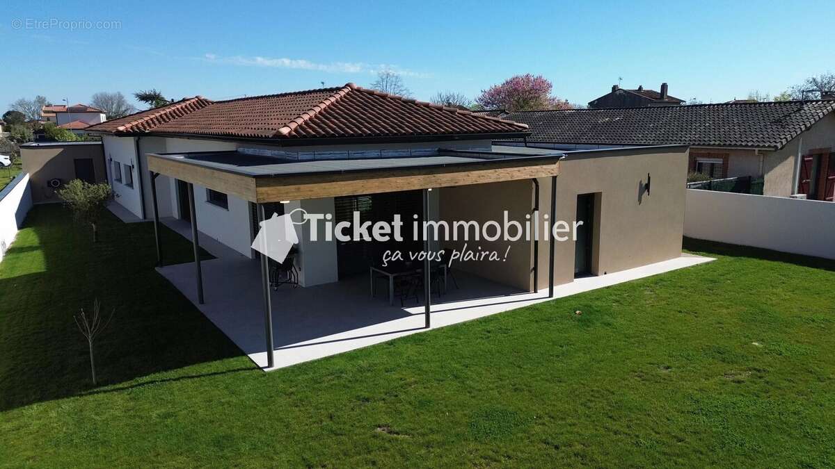 Maison à LA SALVETAT-SAINT-GILLES