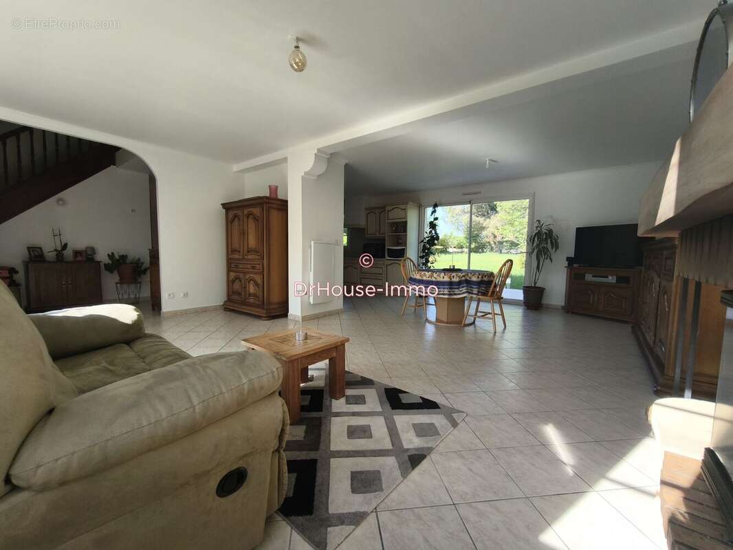 Maison à SAINT-JEAN-DE-LA-MOTTE