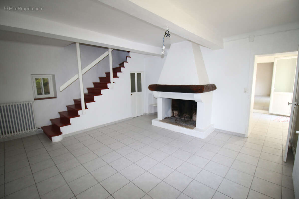 Maison à FONTVIEILLE