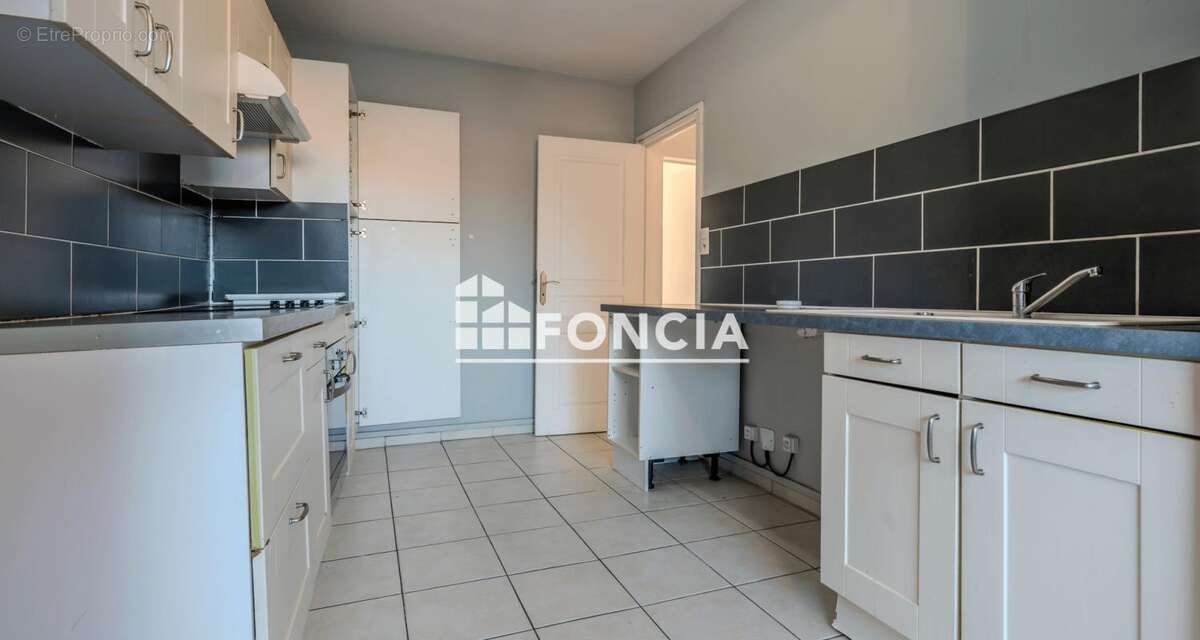 Avignon - Proche remparts : T3 spacieux de 72m² avec cave et Balcon - photo 5