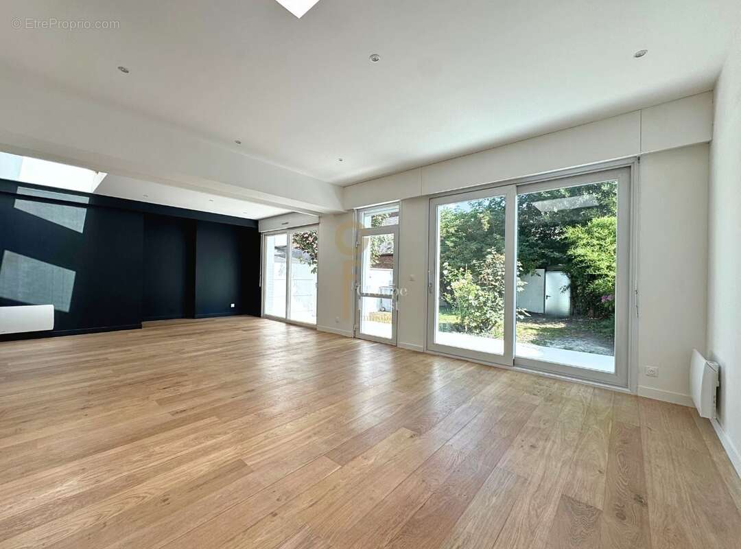 Maison 203 m² à Marquette-Lez-Lille  - photo 2