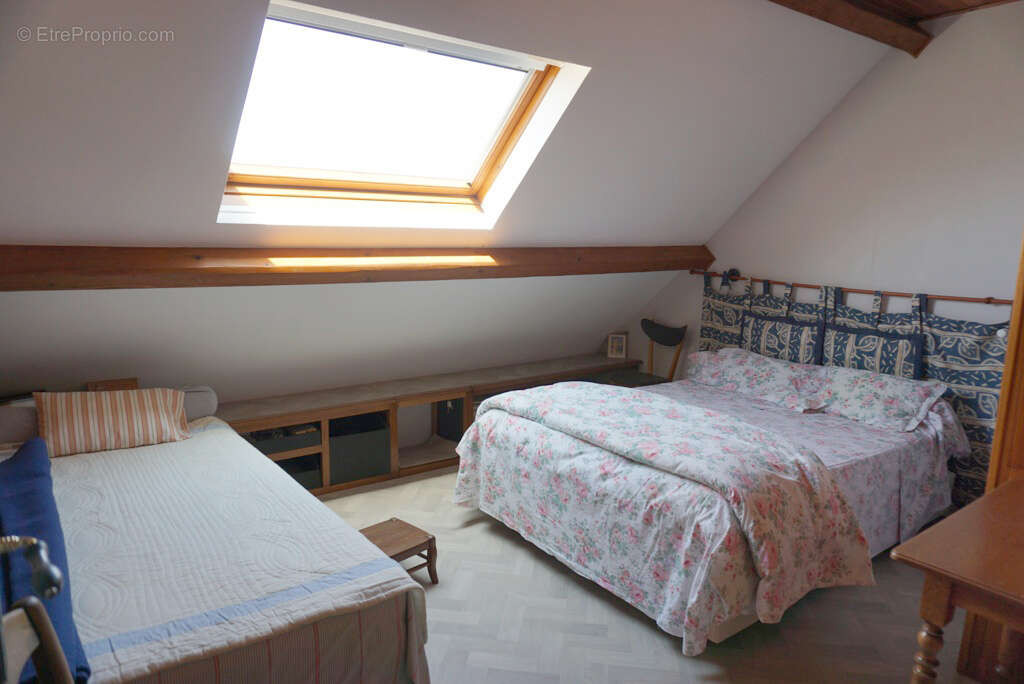Belle maison familiale de 196 m2 avec dépendances et agréable terrain - photo 12