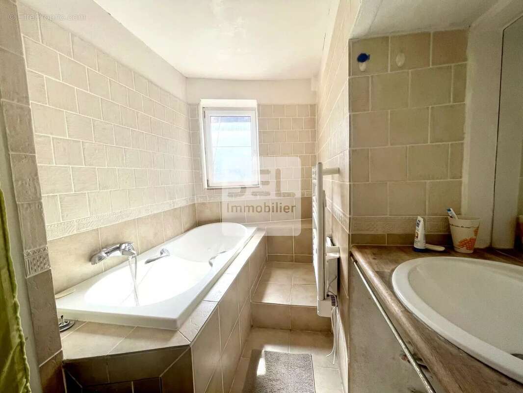 Appartement à SUZE-LA-ROUSSE
