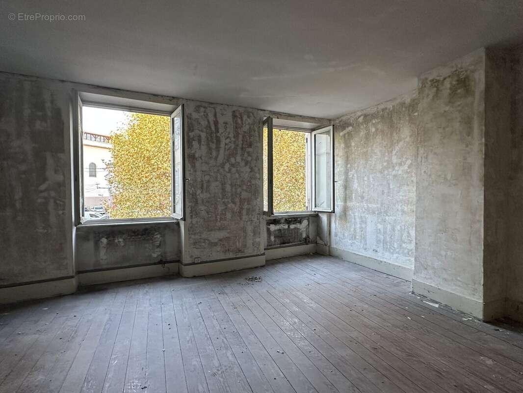T4 - 2e Etage - Appartement à BEAUJEU