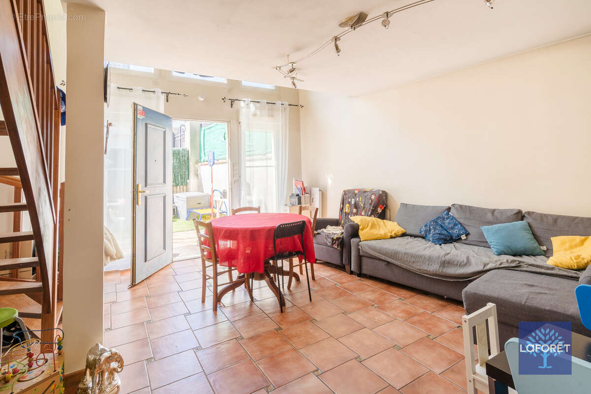 Appartement à LES PAVILLONS-SOUS-BOIS