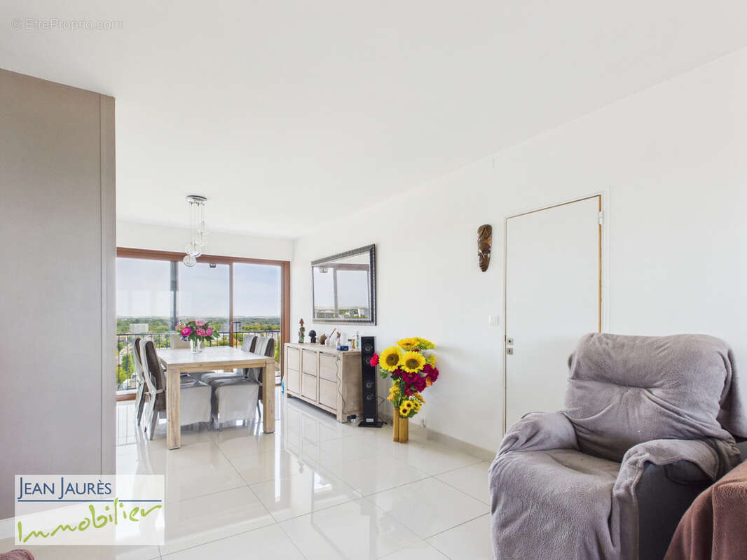 Appartement rénové avec vue panoramique traversante   Lumineux, climatisé et idéalement situé - photo 9