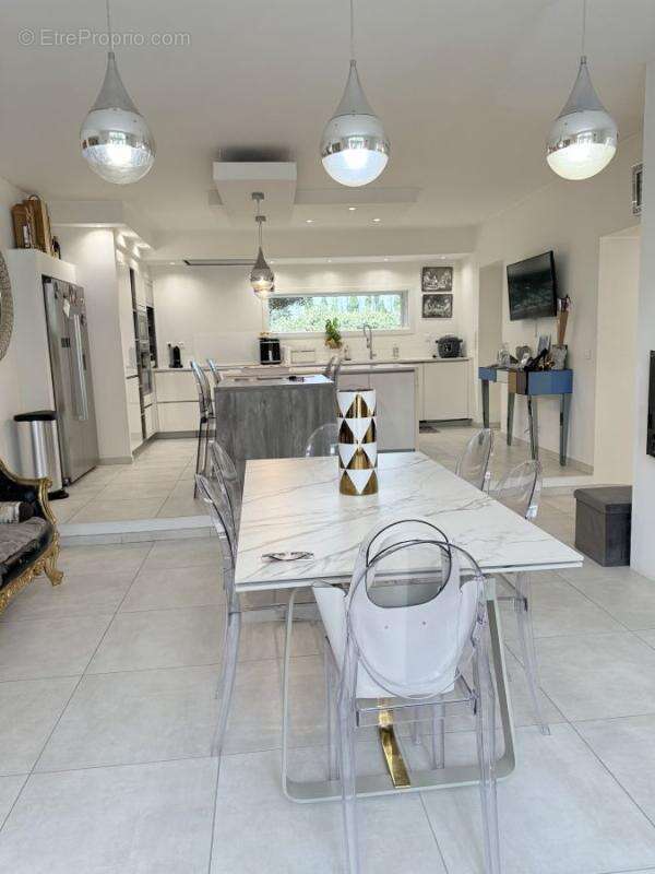 Maison 450 m² à Jonquieres  - photo 2