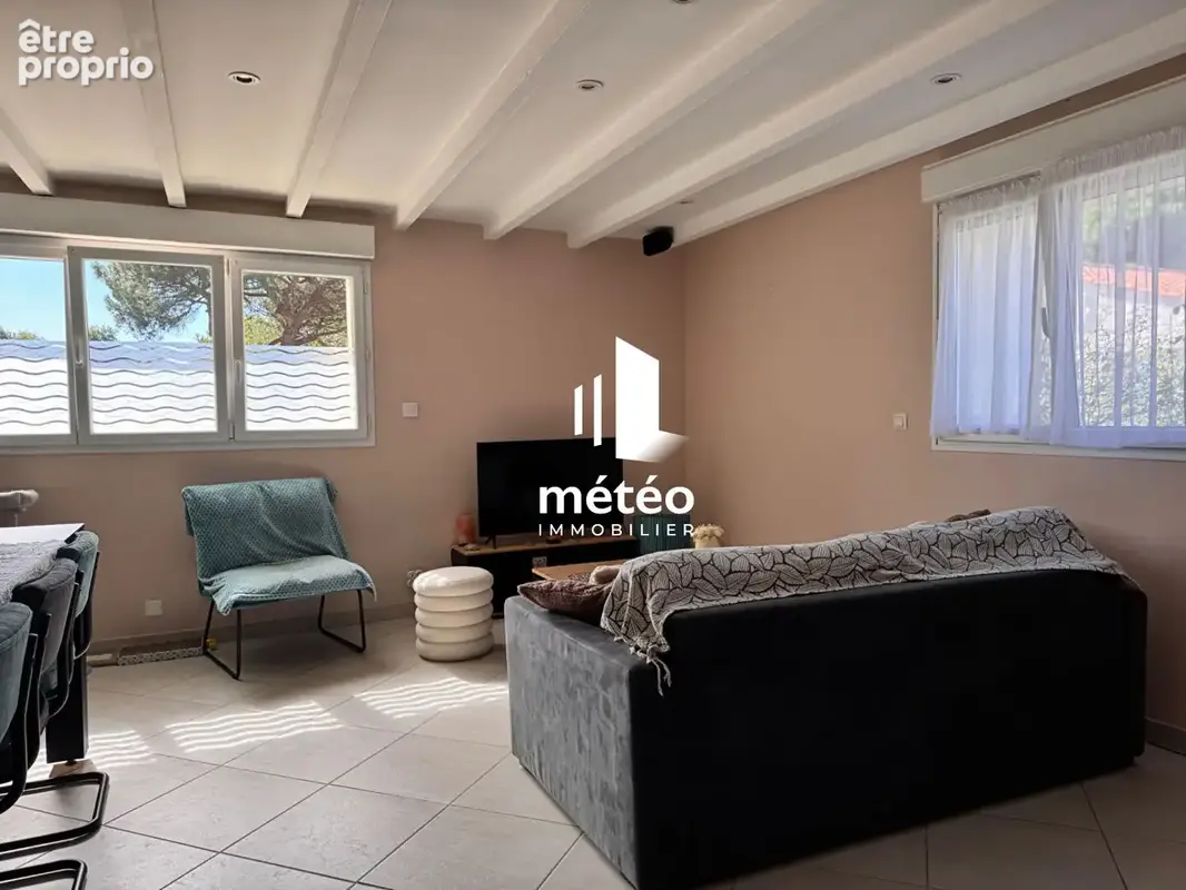 Maison 4 pièces à vendre - 124 m² avec terrain de 802 m² aux Sables - photo 5