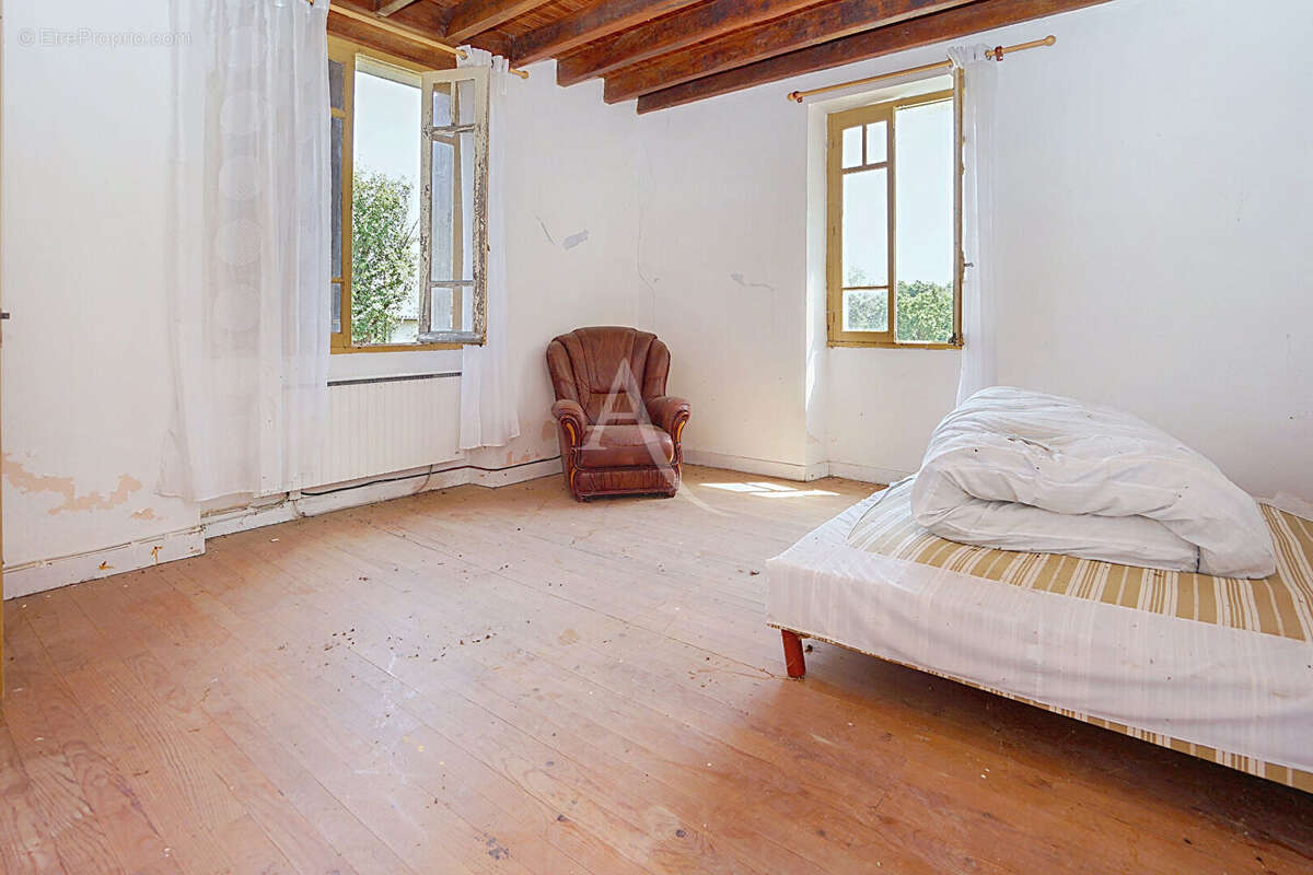 Claracq - Maison 3 pièce(s) 90 m2 à rénover avec grenier, grange et hangar - photo 4