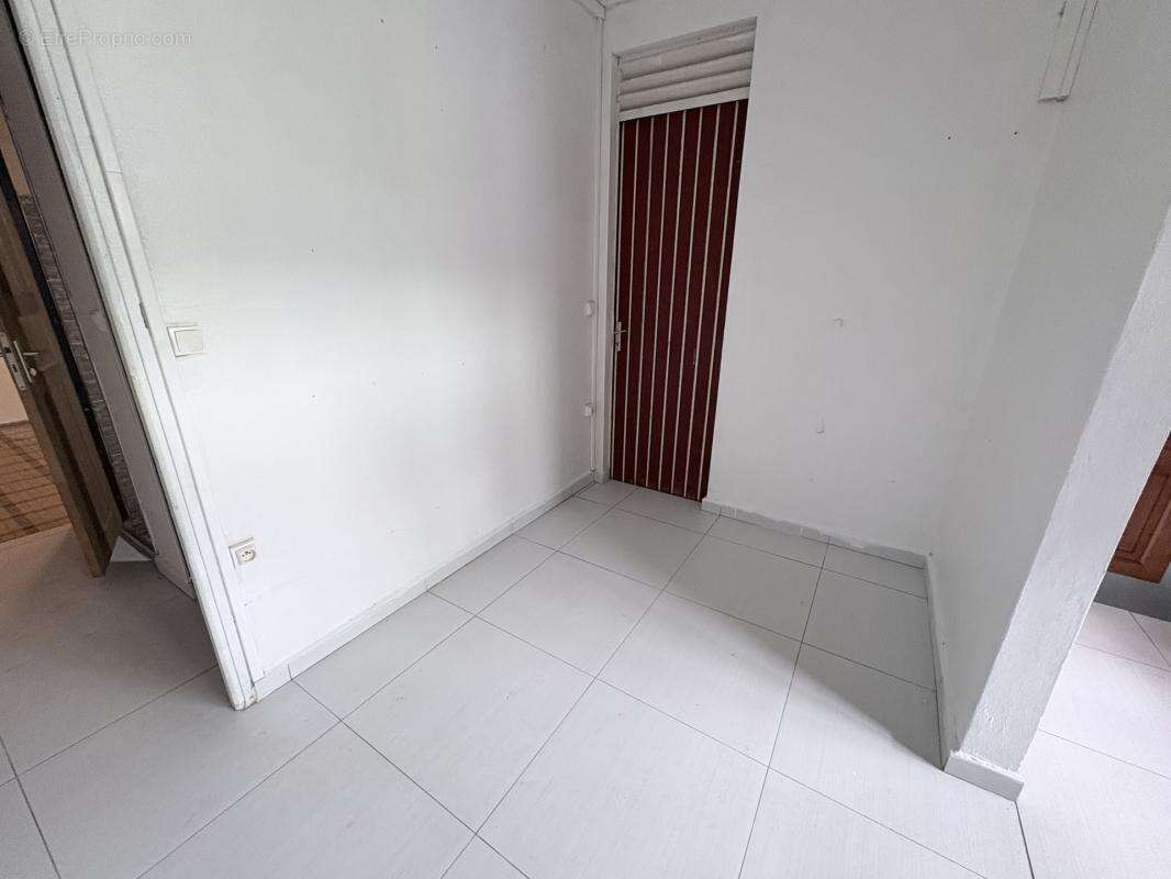 A VENDRE : VILLA F9 à Trois Rivière (97114) - photo 14
