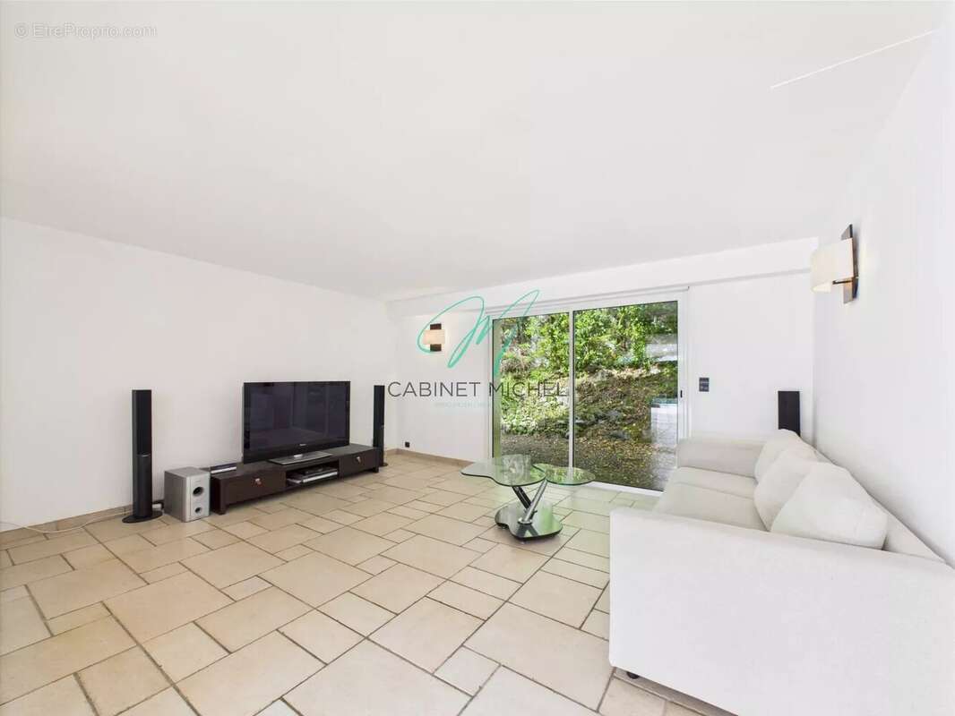 Maison à ROQUEFORT-LES-PINS