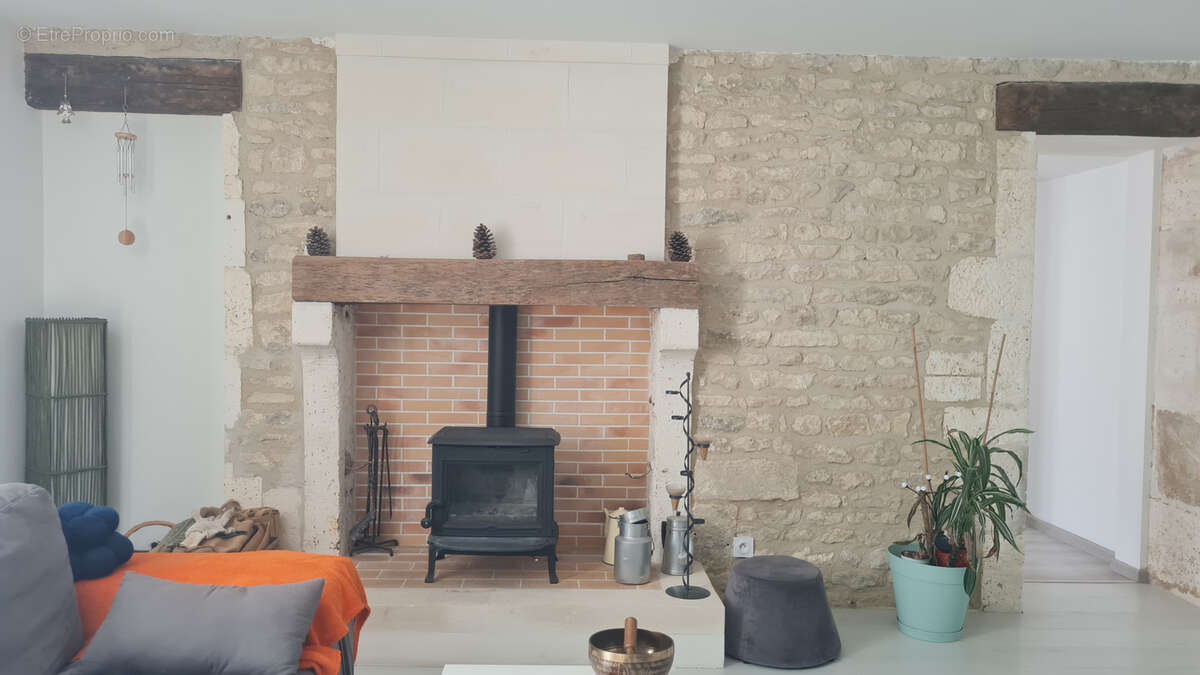 Maison à SAINT-GENIS-D&#039;HIERSAC