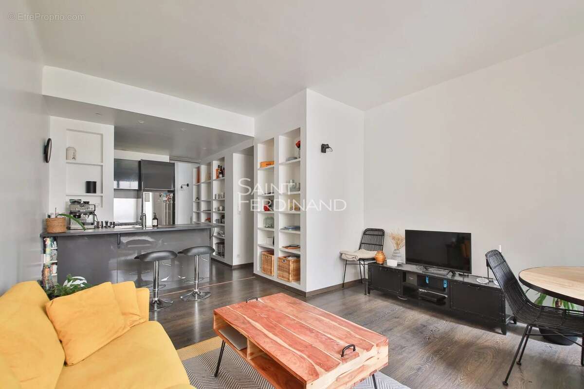 Appartement à PARIS-17E