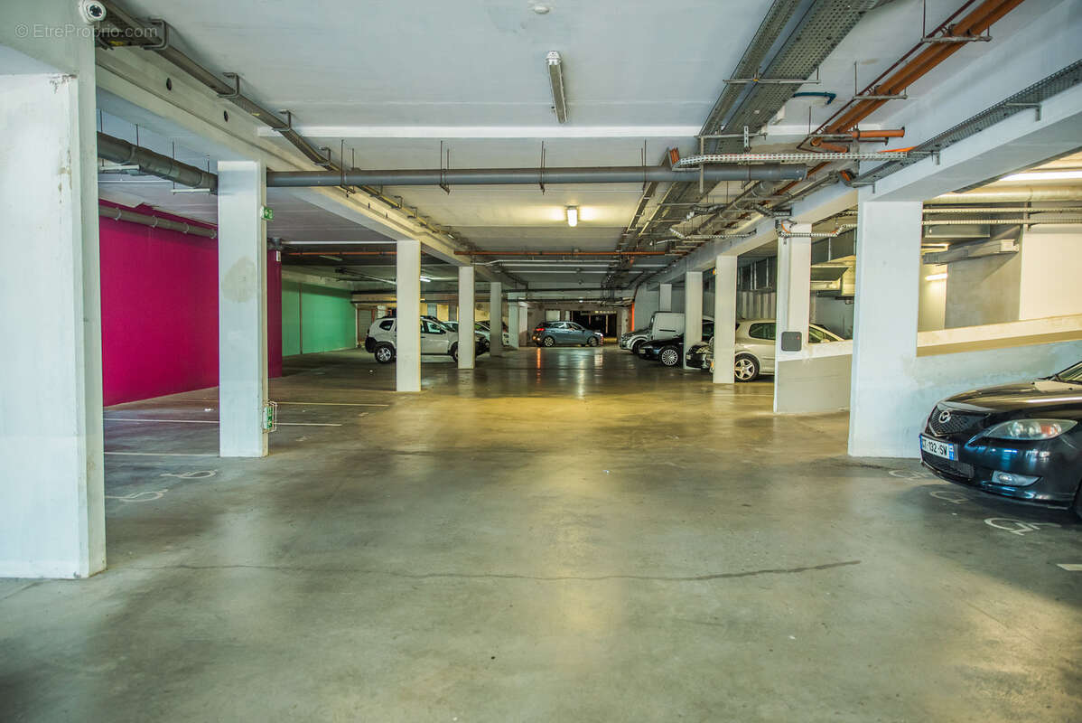 A Vendre  Commerce d'une surface de 69 m2 - réf C-19 - Centre-ville de Saint-Pierre - photo 5