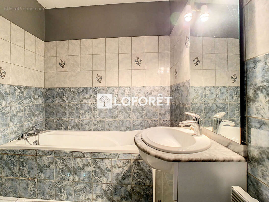 Maison à LA NEUVILLE-AU-PONT