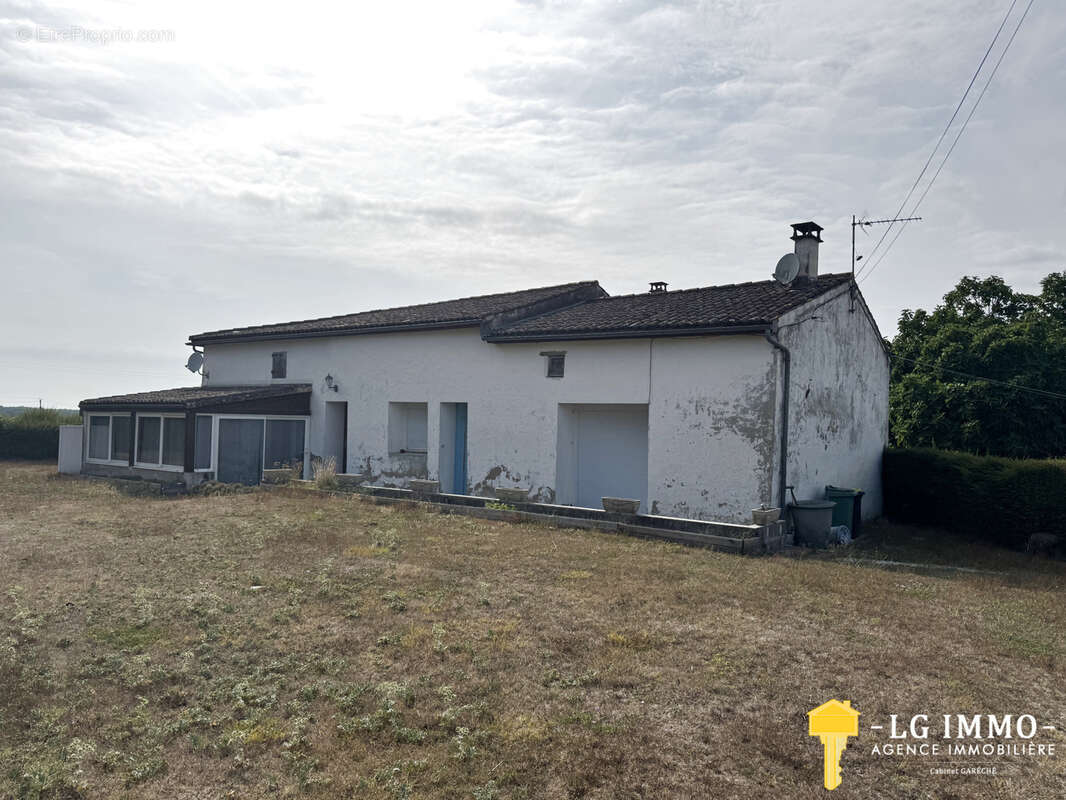 Maison de plain-pied au milieu de son jardin arboré d'arbres fruitiers avec grange de 346 m2 - photo 24