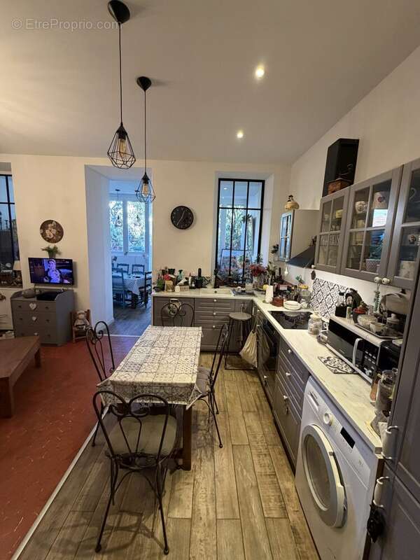Appartement à MARSEILLE-4E