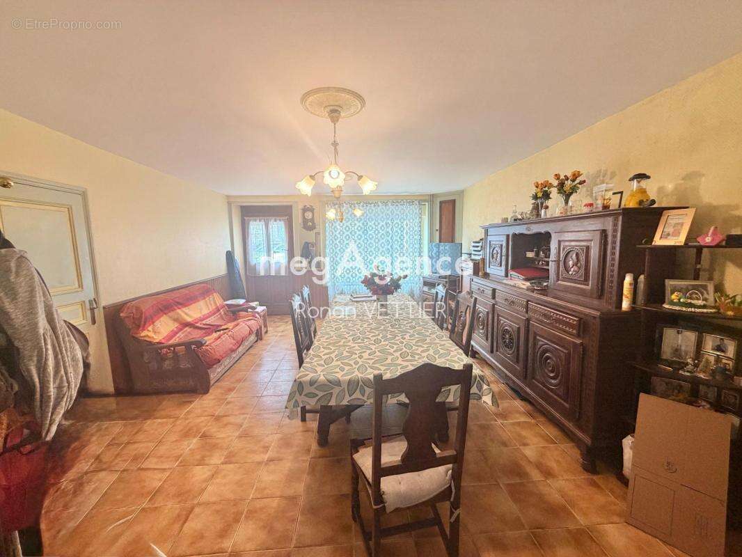Maison de bourg en pierre 151 m² sur un terrain de 800 m² - photo 4