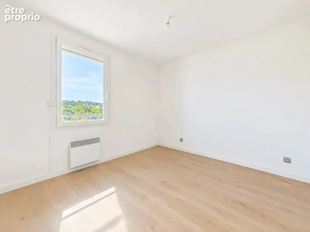 T4 -  3 chambres - 83m2 - Balcon  - Garage double - photo 3