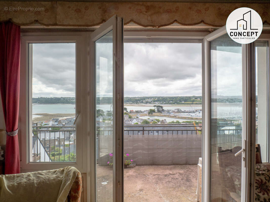 Une maison à réinventer face à la baie et le port de Perros-Guirec. - photo 4