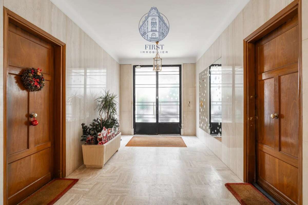 Appartement à PARIS-17E