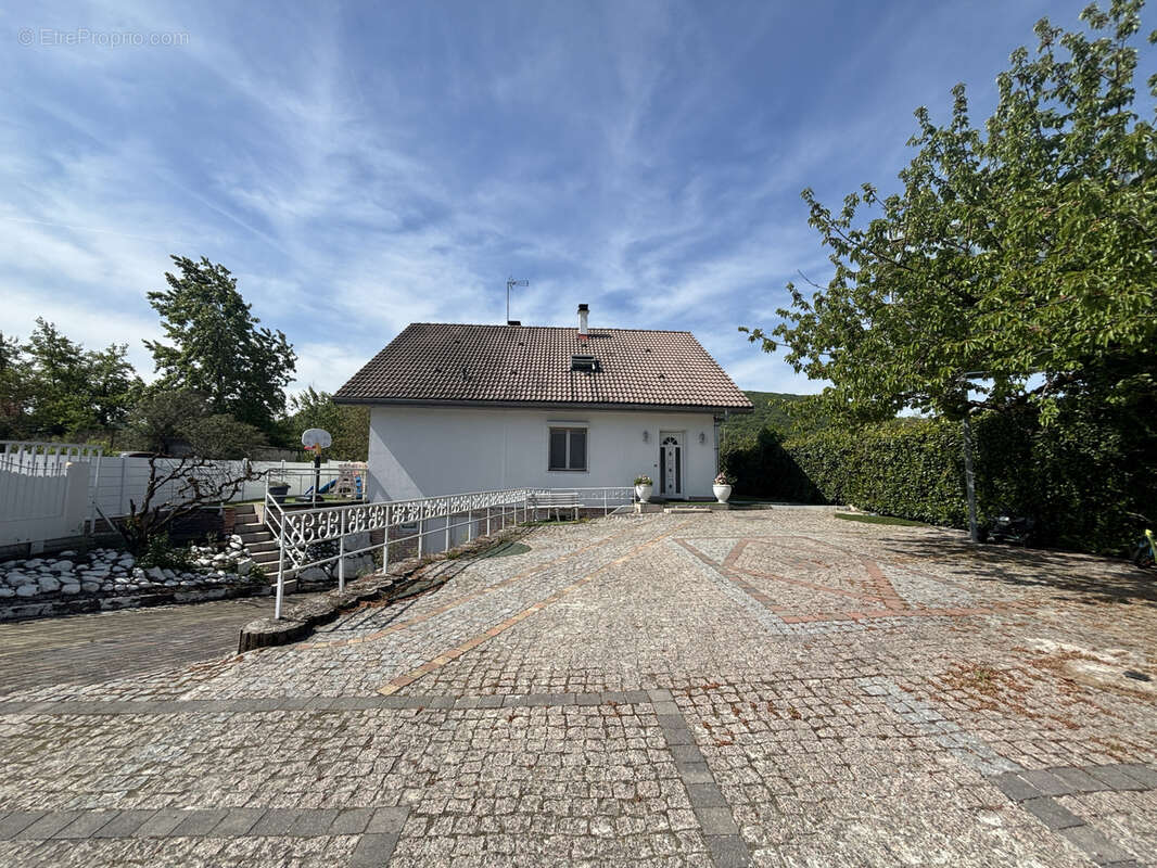 Maison à VETRAZ-MONTHOUX