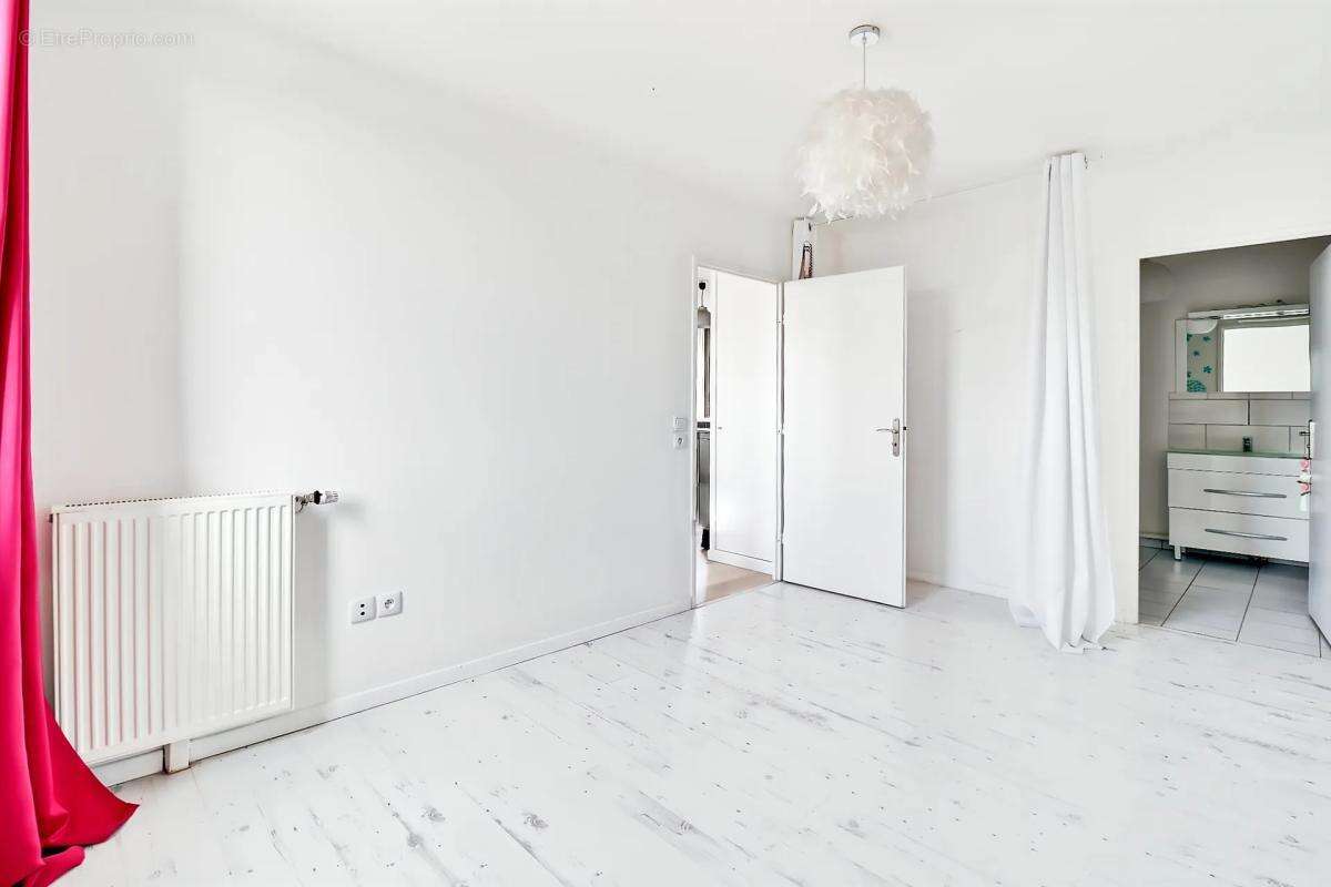 Appartement à SAINTE-GENEVIEVE-DES-BOIS
