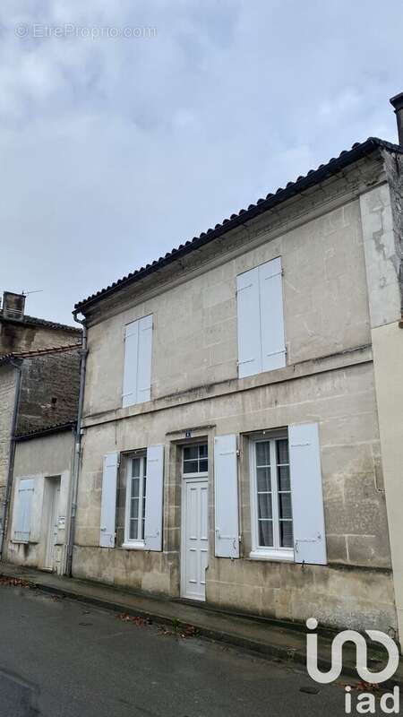 Photo 2 - Maison à SAINT-MEME-LES-CARRIERES