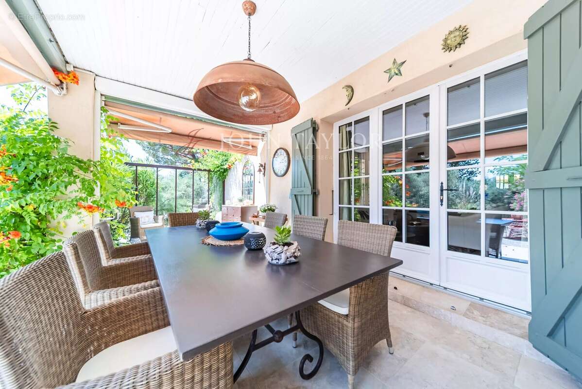 À vendre – Villa de plain-pied avec dépendances et piscine – Mouriès, à proximité de Maussane-les-Alpilles - photo 19