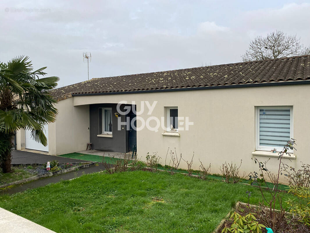 Maison à LE POIRE-SUR-VELLUIRE