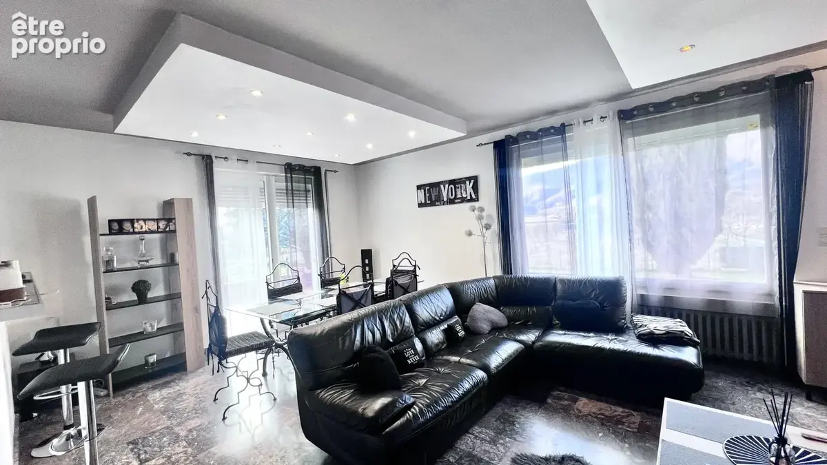 Maison familiale avec dépendance, cheminée, chambre en rez-de-chaussée, implantée sur un terrain de 2 500 m2 - photo 5