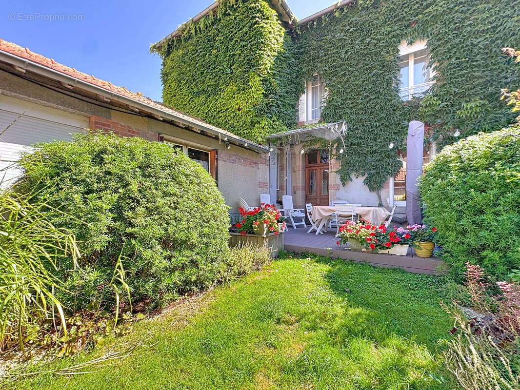 Maison à COURCY