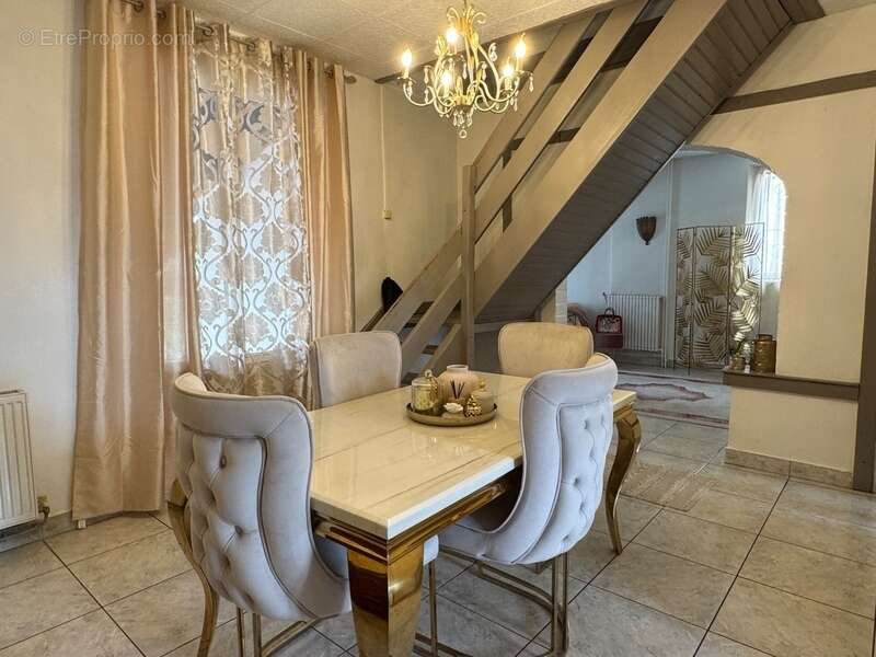 Maison de ville, grande pièce de vie, 4 chambres et beau jardin paysagé - photo 4