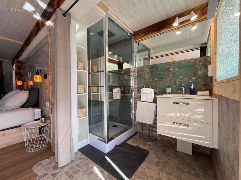 Appartement à LARAGNE-MONTEGLIN