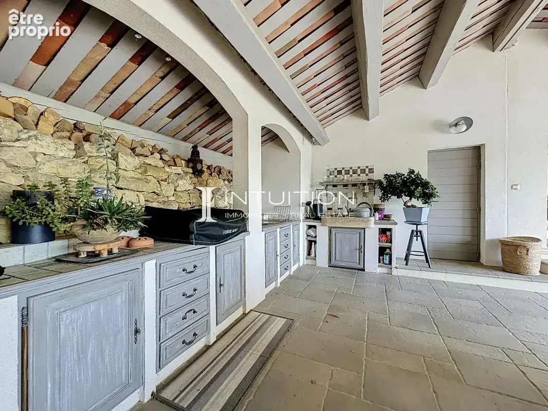Proche Valbonne : Élégante villa avec vue panoramique et piscine - photo 19