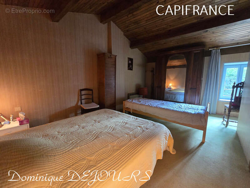 Maison à SAINT-SAUVEUR-DE-MONTAGUT