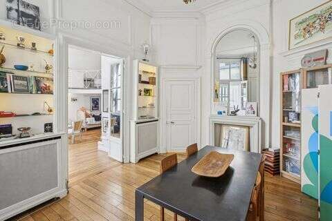 Appartement à PARIS-1E