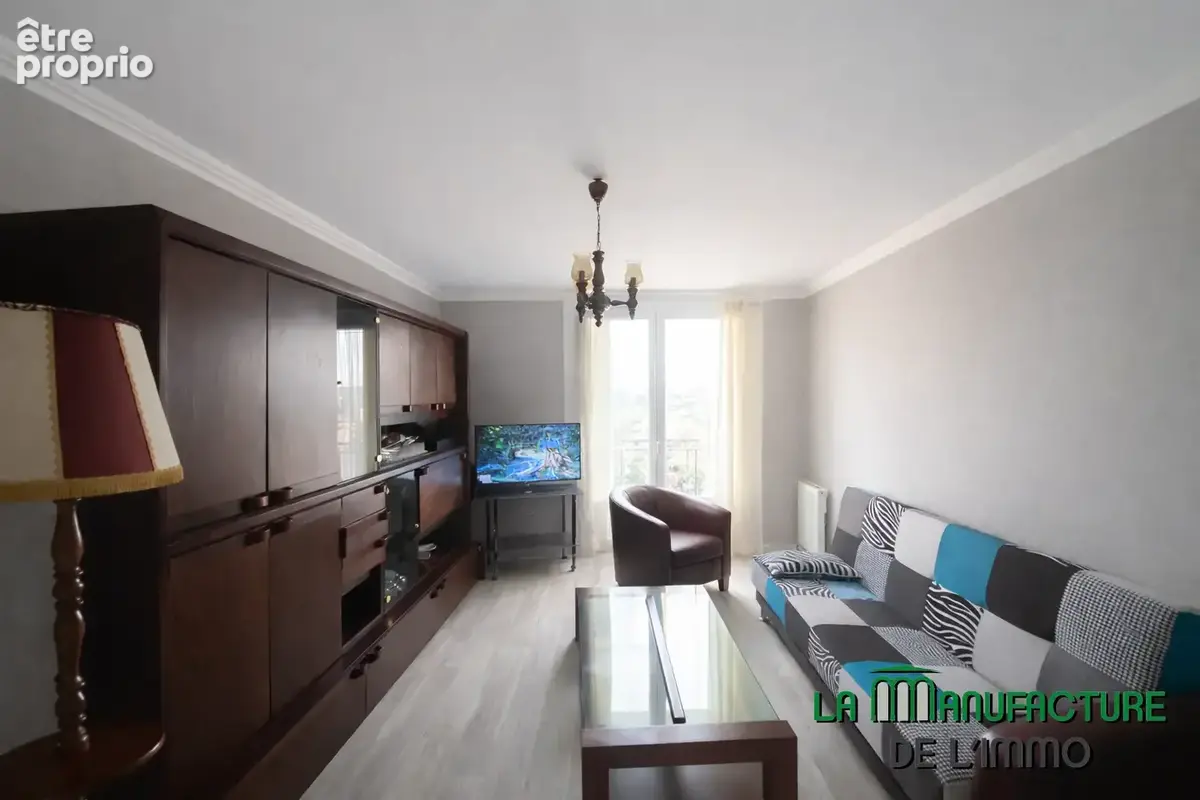 Appartement f3 traversant avec balcon - parking collectif - saint-etienne sud - photo 2