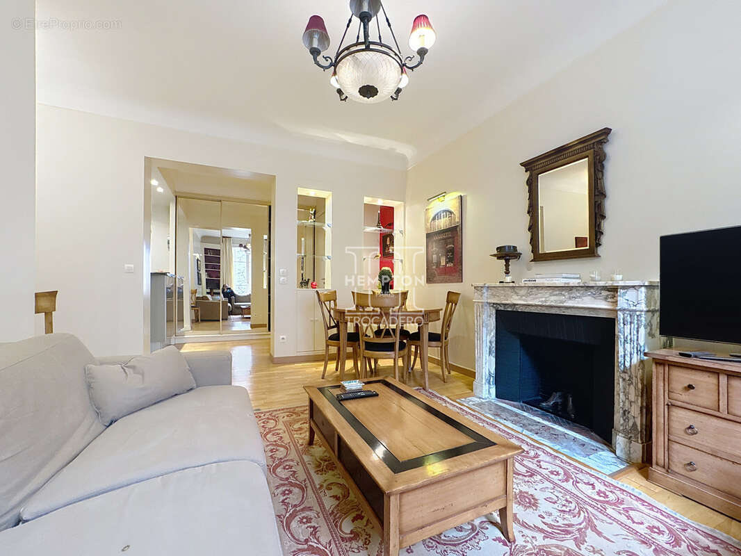 Appartement à PARIS-8E