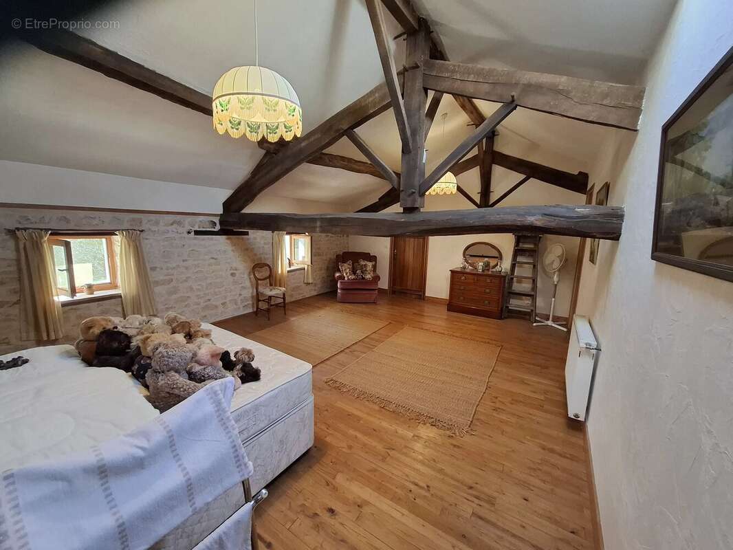 Maison à CLUSSAIS-LA-POMMERAIE