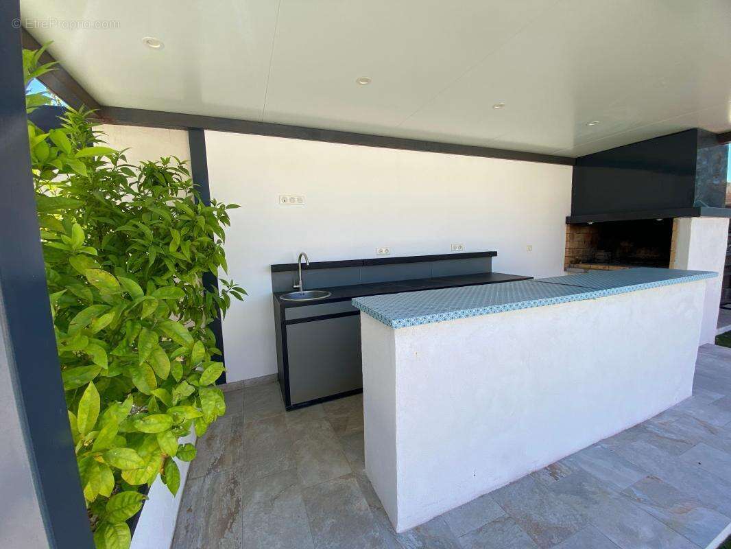 Maison à MAUGUIO